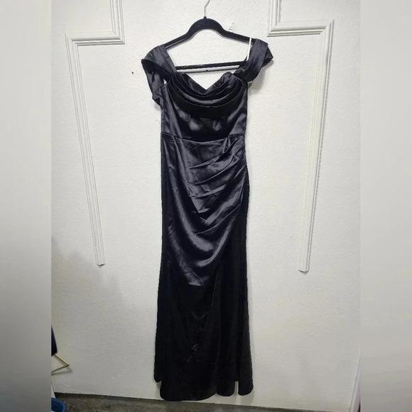 Lulus Stunning Arrival Black Satin Off-The-Shoulder Maxi Dress Wedding Prom - Picture 6 of 9